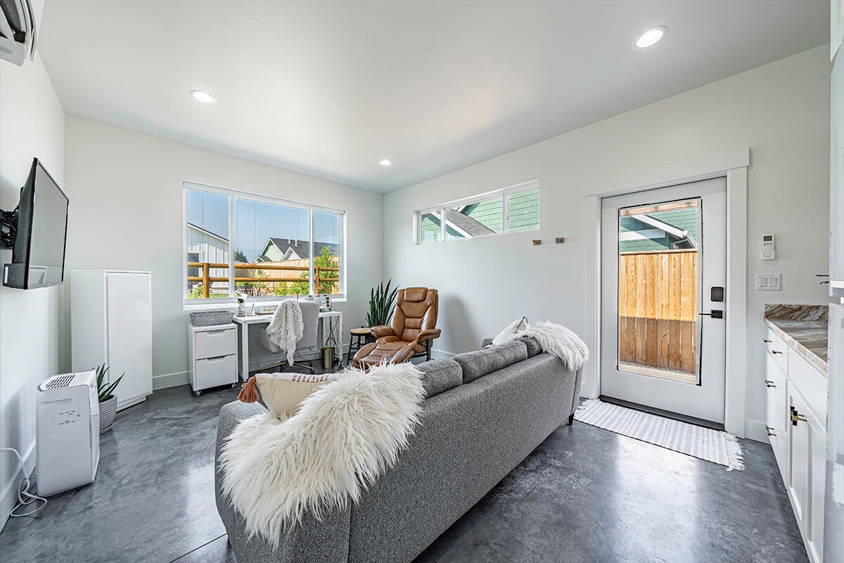 157 Autumn Ridge Court Talent, OR 97540 - Photo 30 of 55 DSC01224-Edit