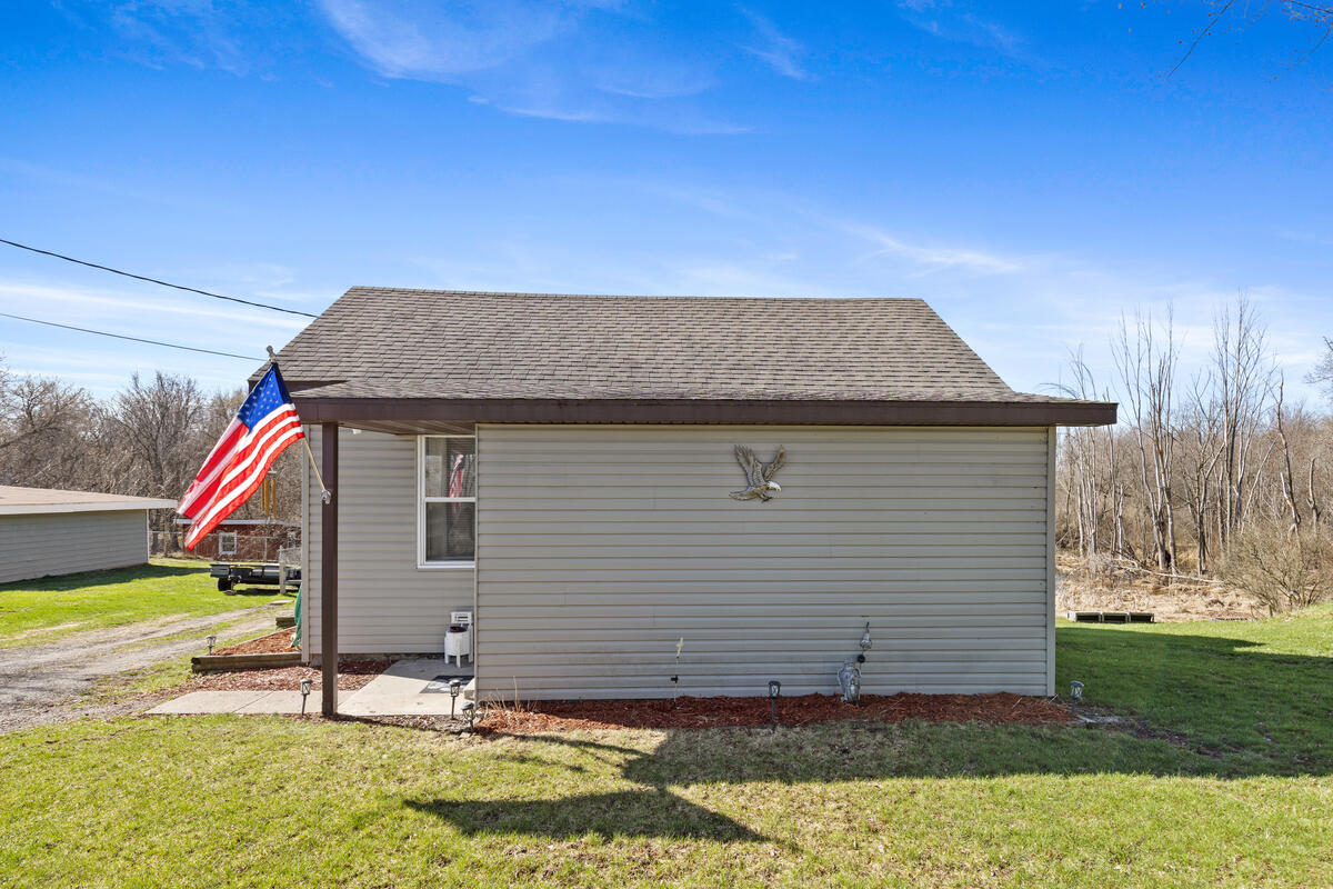 517 West Fenwick Road Fenwick, MI 48834 - Photo 2 of 25 https___photoreal.io_wp-content_photorea