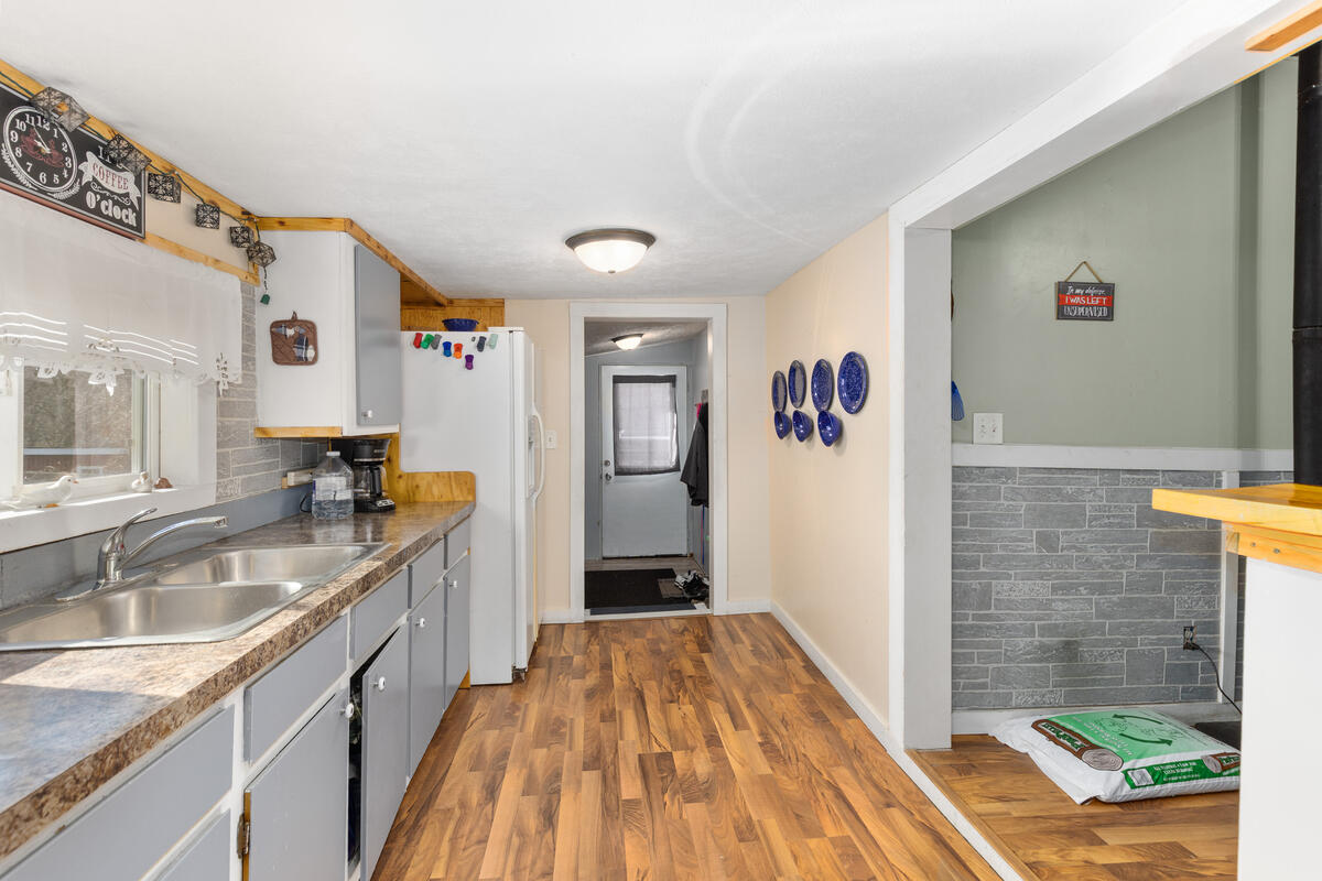 517 West Fenwick Road Fenwick, MI 48834 - Photo 7 of 25 https___photoreal.io_wp-content_photorea