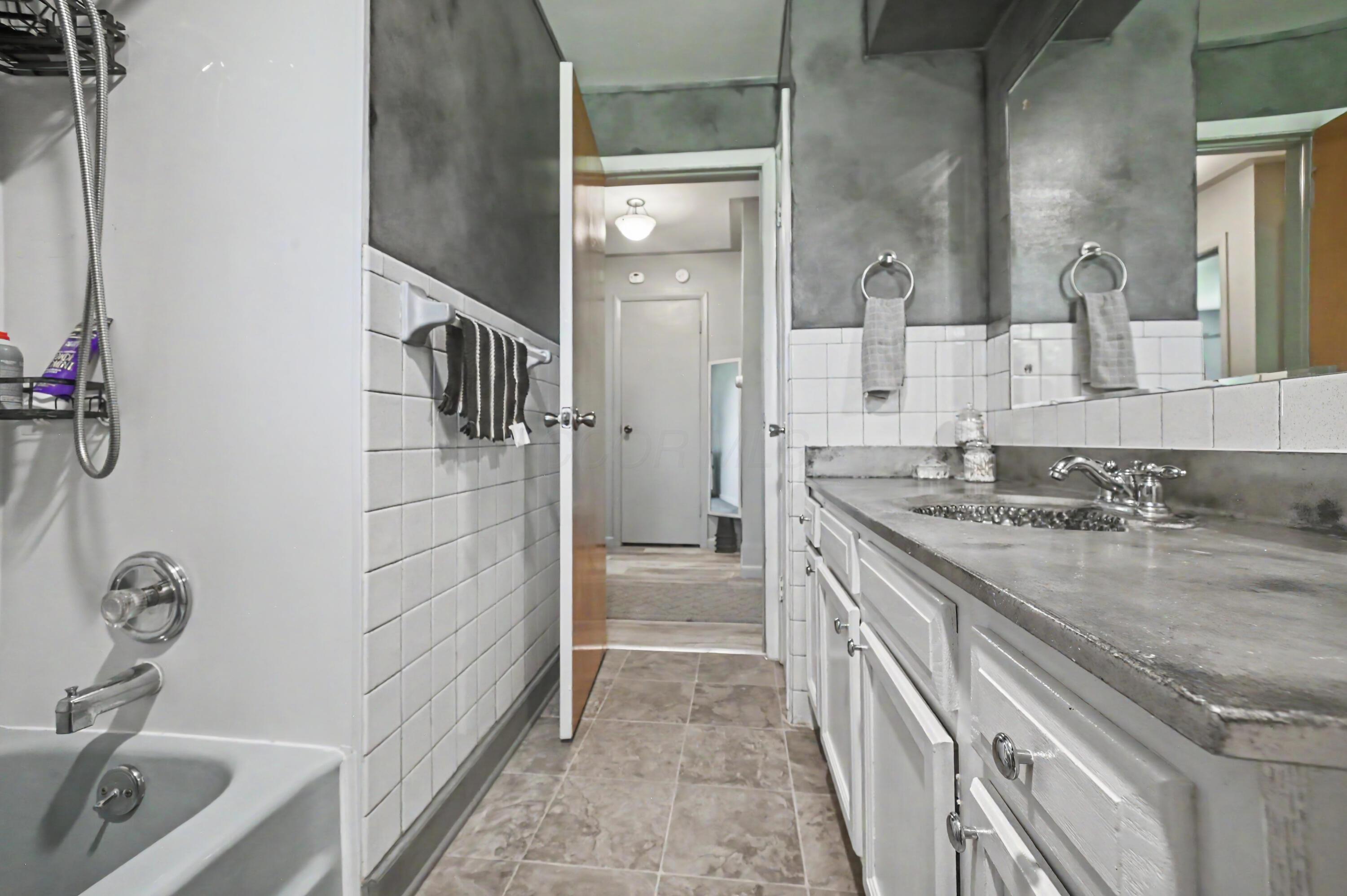 1053 Reed Road Mansfield, OH 44903 - Photo 11 of 23 CAT_4804