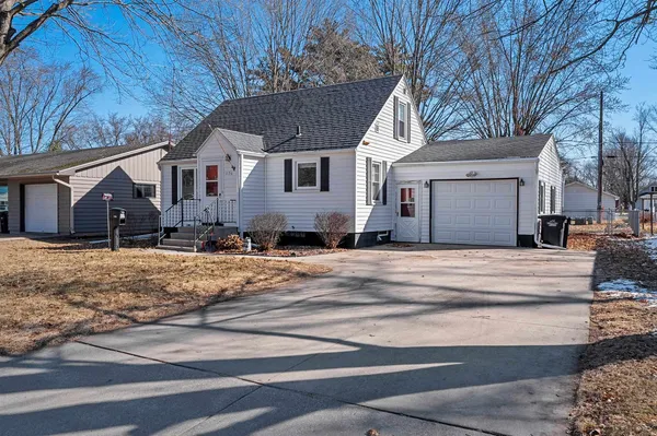 $174,900 | 1136 South Bartlett Street, Shawano, WI 54166