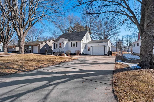 $174,900 | 1136 South Bartlett Street, Shawano, WI 54166