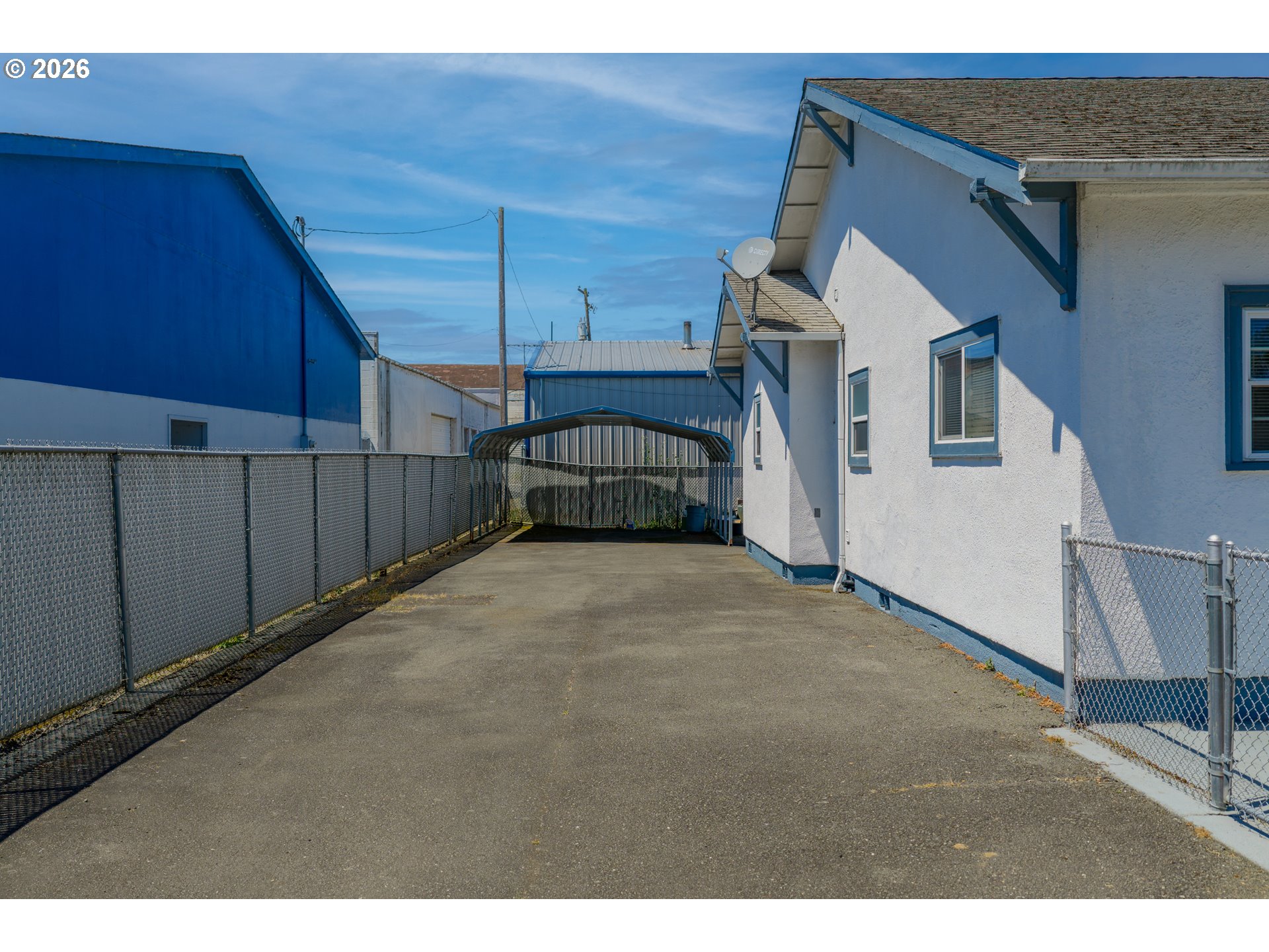 208 7th Street Myrtle Point, OR 97458 - Photo 4 of 48 a view of a garage