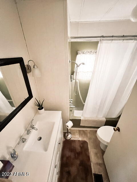 747 North Starr Road Apache Junction, AZ 85119 - Photo 29 of 48 a bathroom with a tub sink and mirror