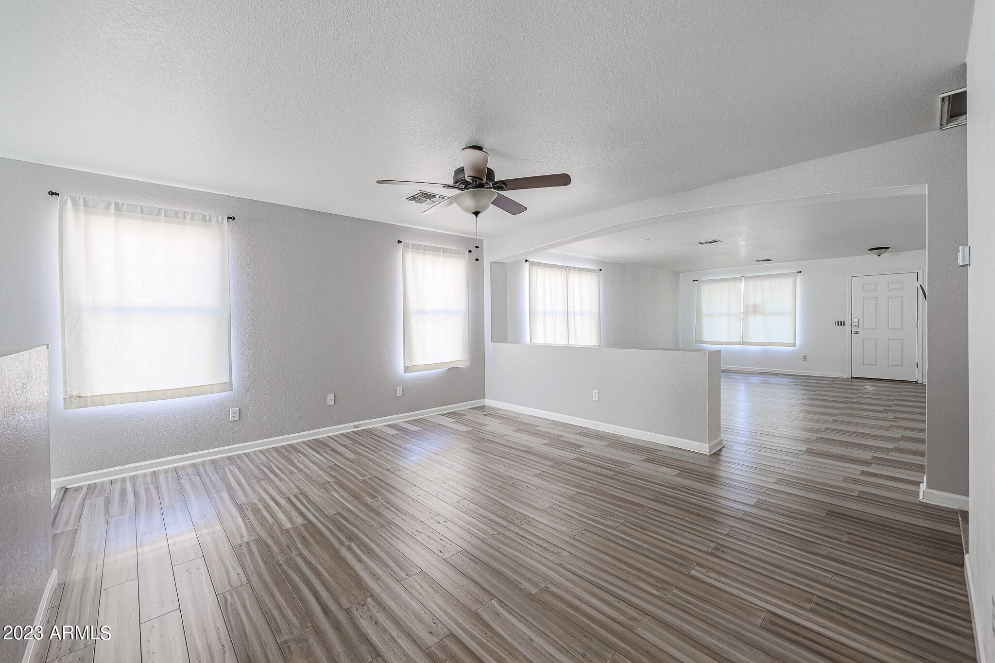 2437 West Romley Road Phoenix, AZ 85041 - Photo 3 of 17 Living Room