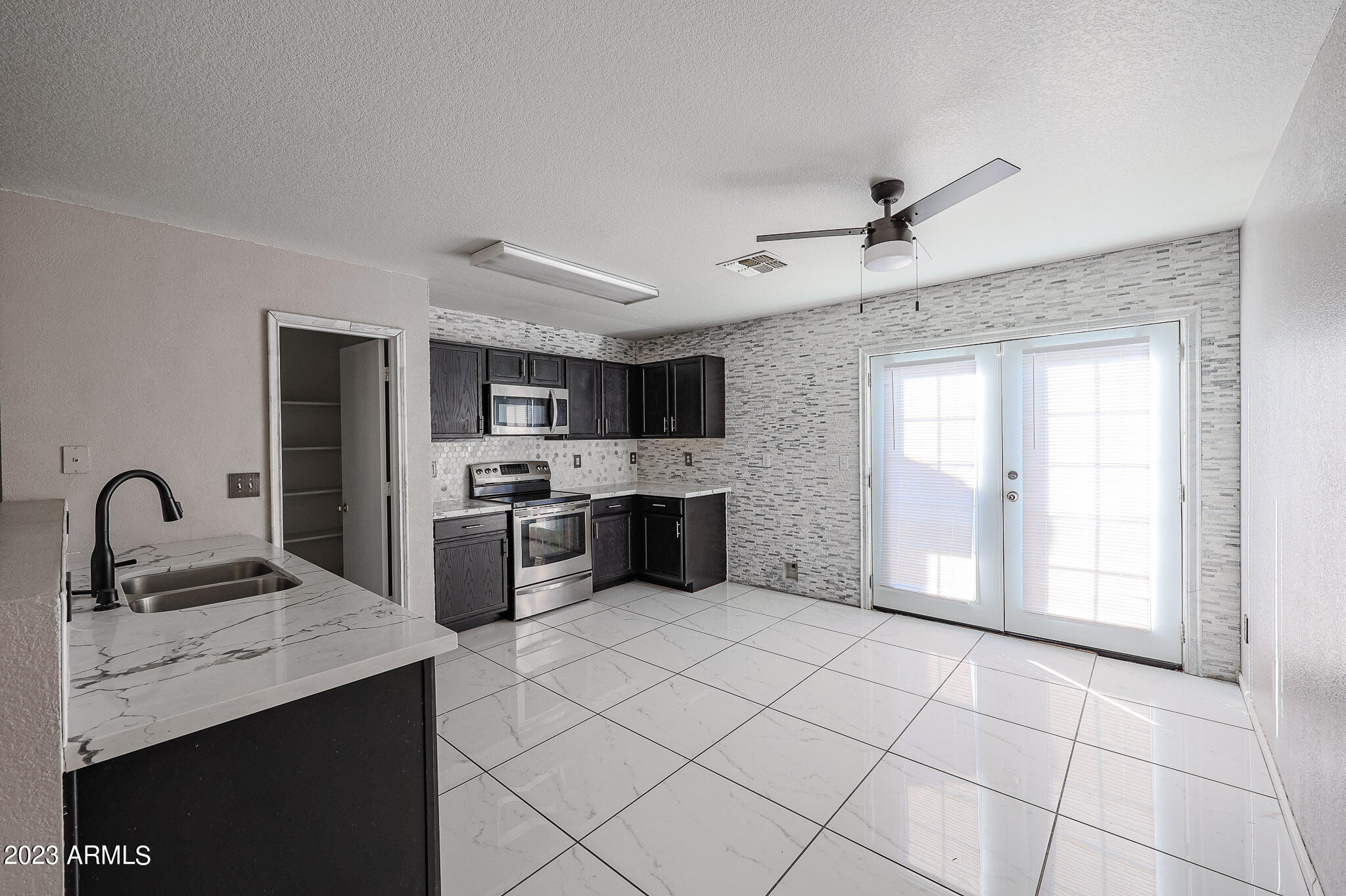 2437 West Romley Road Phoenix, AZ 85041 - Photo 7 of 17 Kitchen