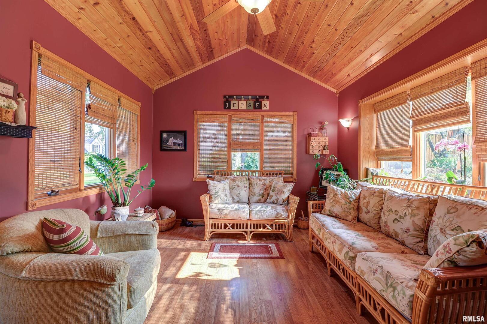 582 Breezy Point Drive Clinton, IA 52732 - Photo 18 of 38