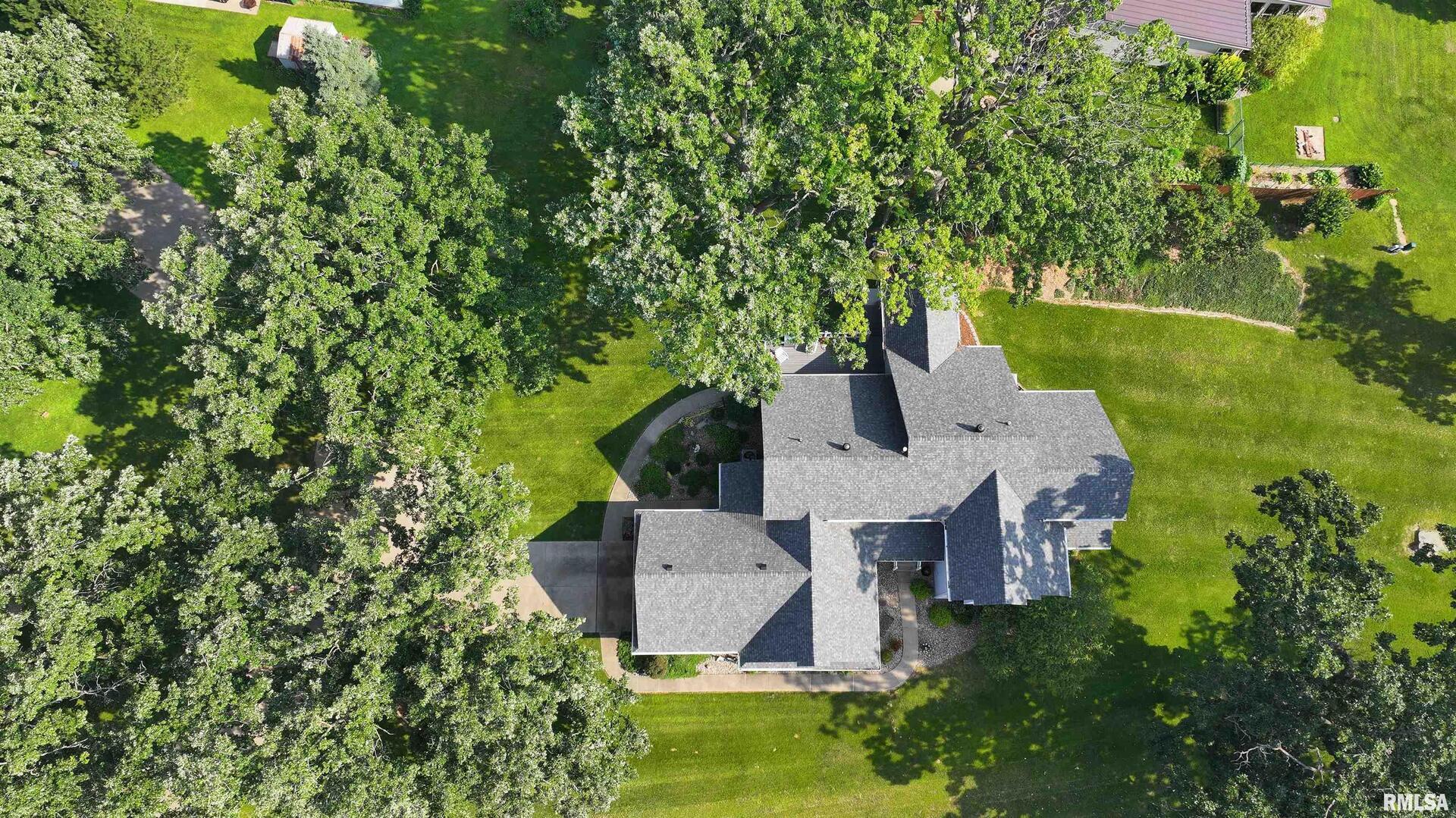 582 Breezy Point Drive Clinton, IA 52732 - Photo 6 of 38