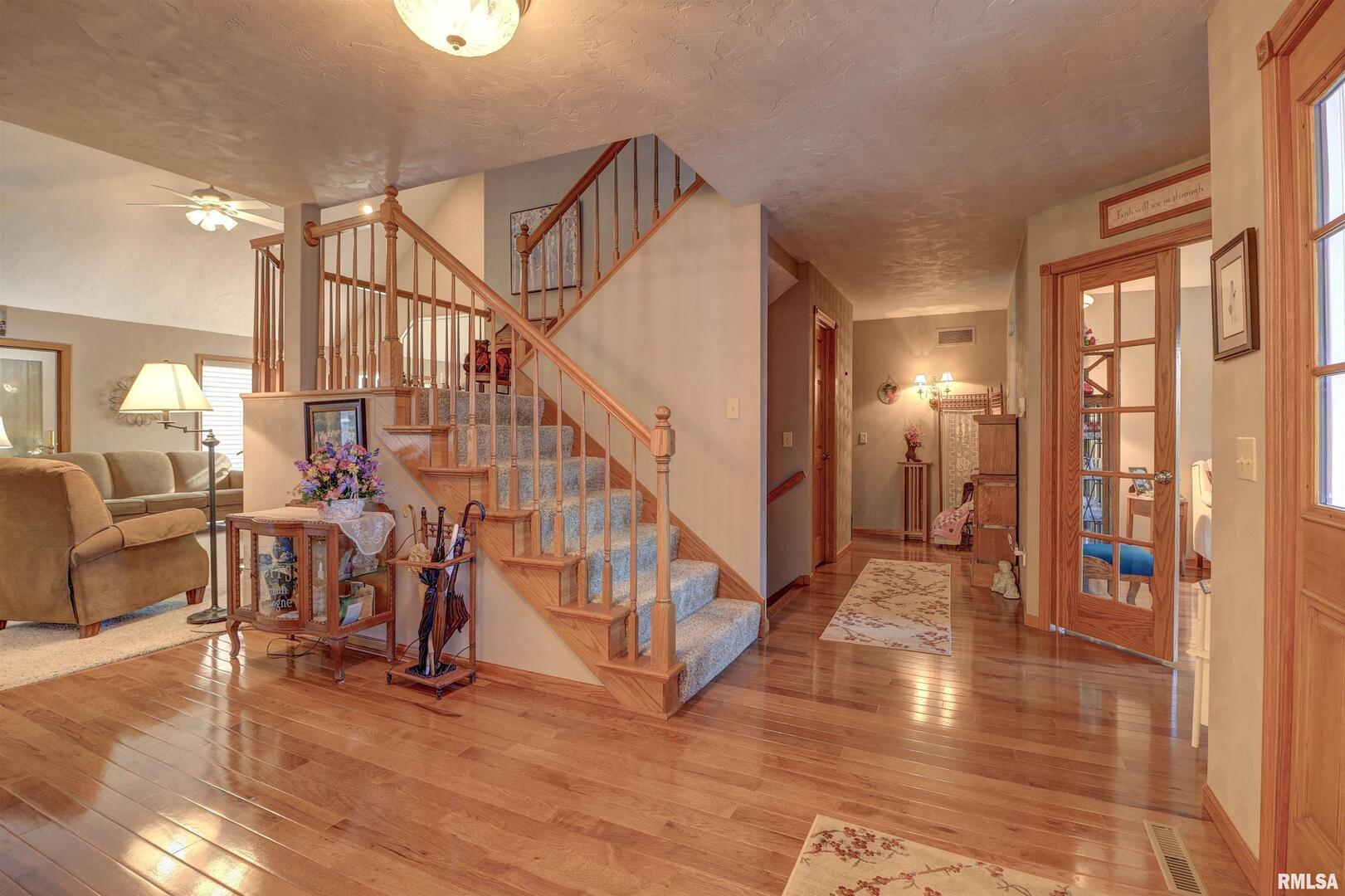 582 Breezy Point Drive Clinton, IA 52732 - Photo 8 of 38