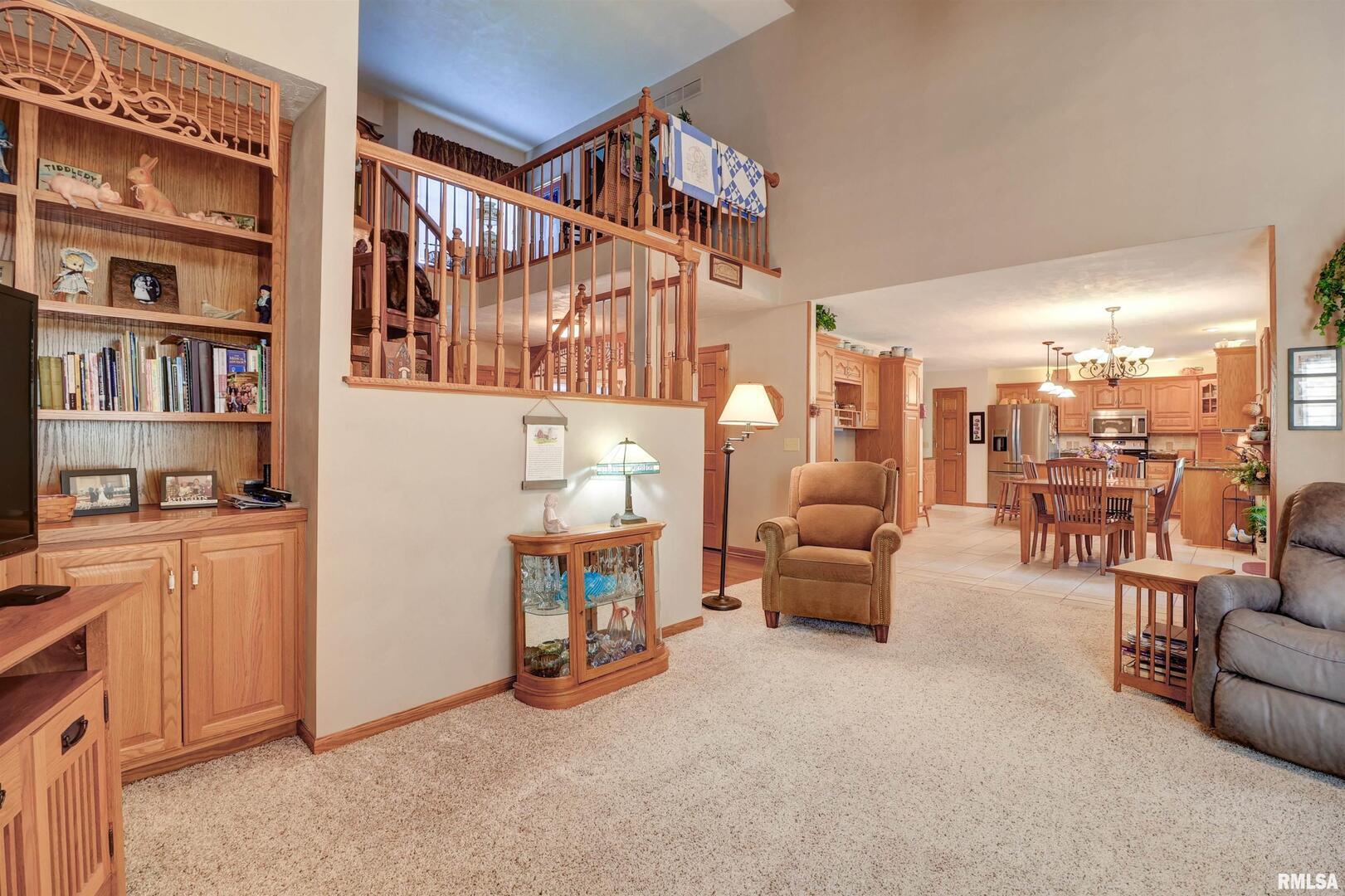 582 Breezy Point Drive Clinton, IA 52732 - Photo 9 of 38