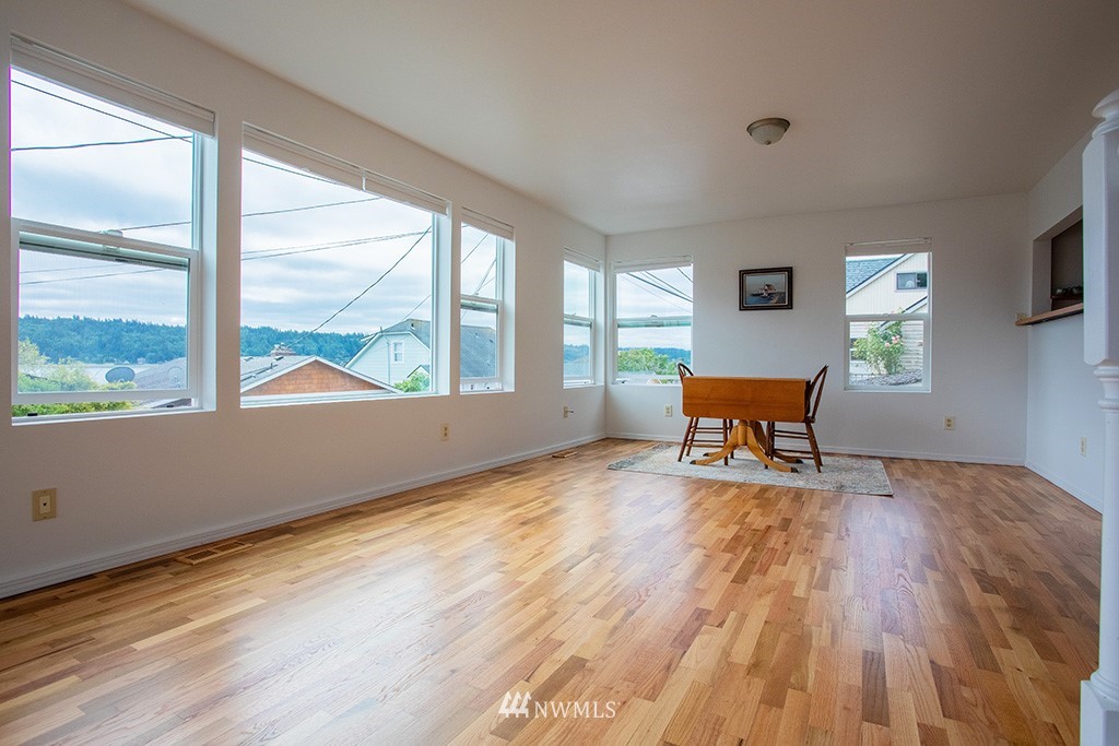 1124 Shore Drive Bremerton, WA 98310 - Photo 11 of 29