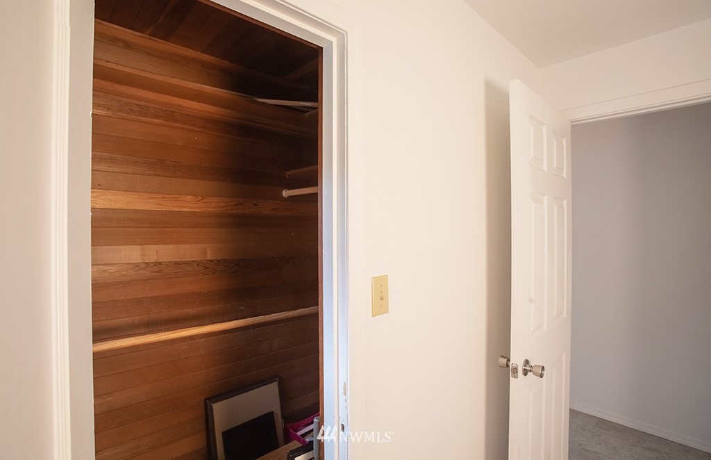 1124 Shore Drive Bremerton, WA 98310 - Photo 16 of 29