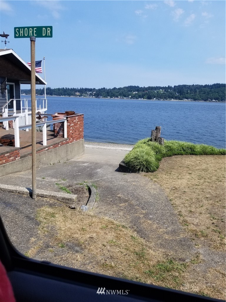 1124 Shore Drive Bremerton, WA 98310 - Photo 4 of 29