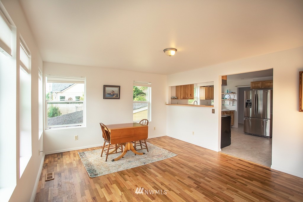 1124 Shore Drive Bremerton, WA 98310 - Photo 9 of 29
