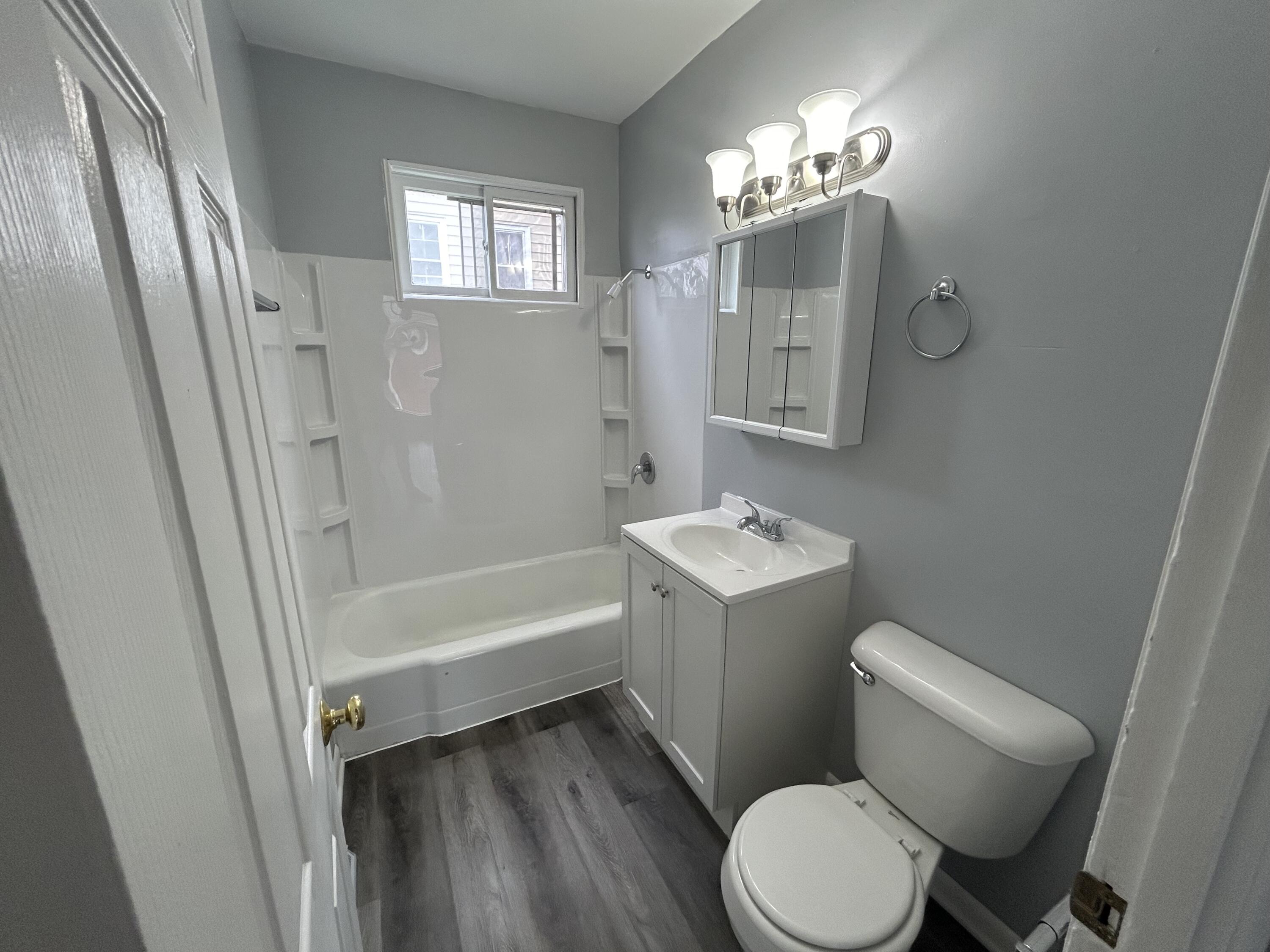 1533 Winslow Street Racine, WI 53404 - Photo 20 of 35 Unit #2 - Bathroom
