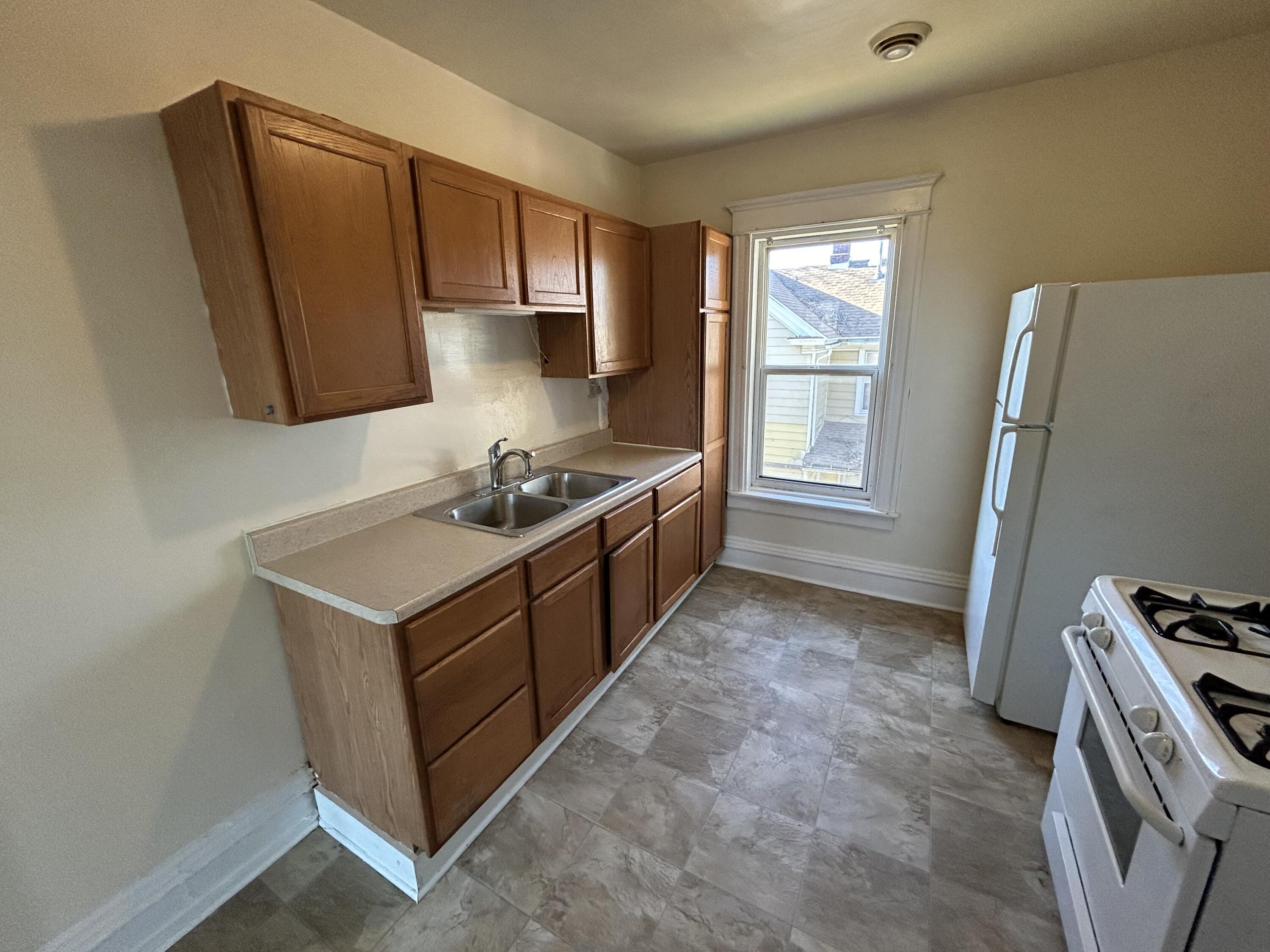 1533 Winslow Street Racine, WI 53404 - Photo 22 of 35 Unit #3 - Kitchen
