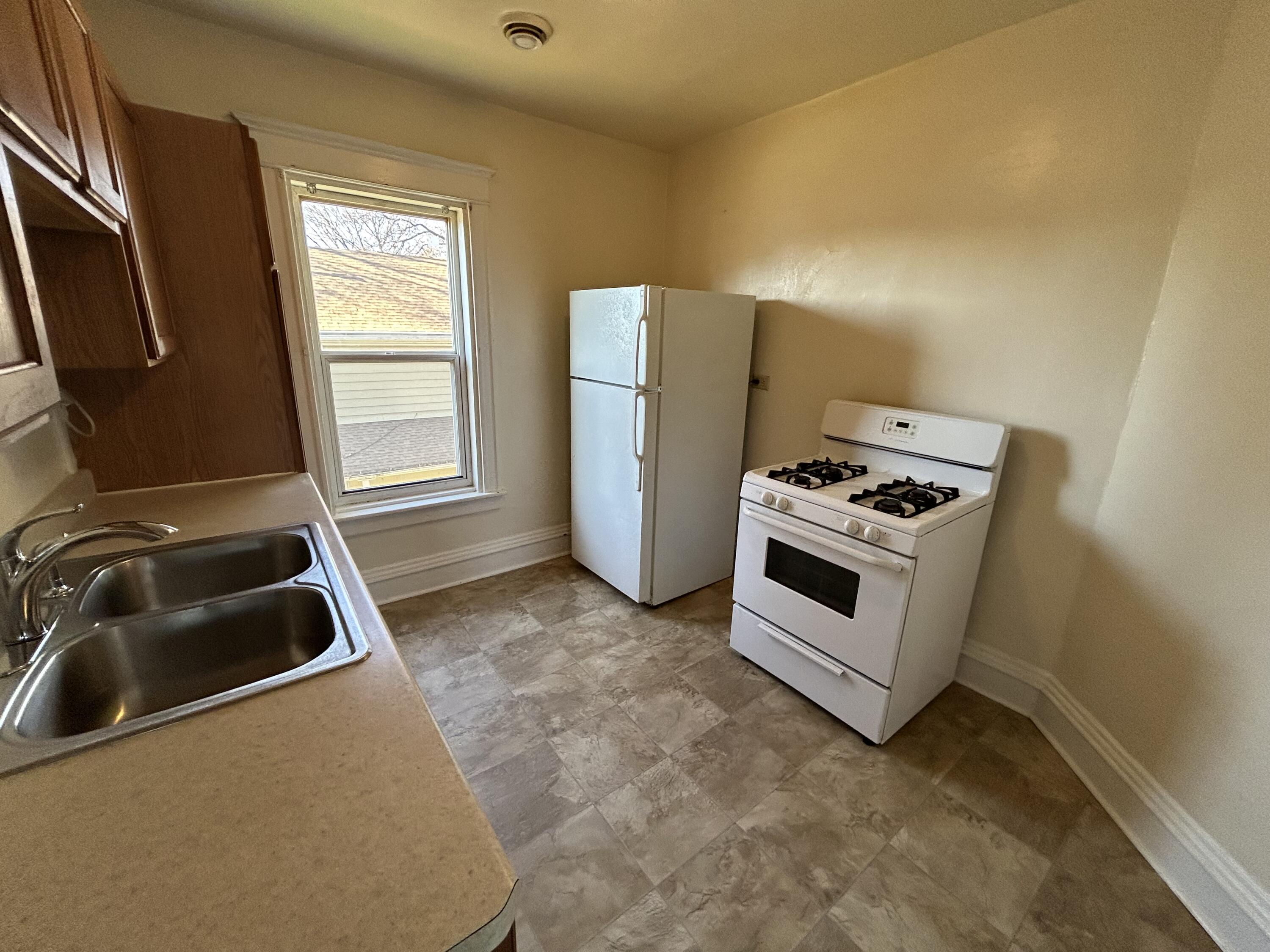 1533 Winslow Street Racine, WI 53404 - Photo 25 of 35 Unit #3 - Kitchen