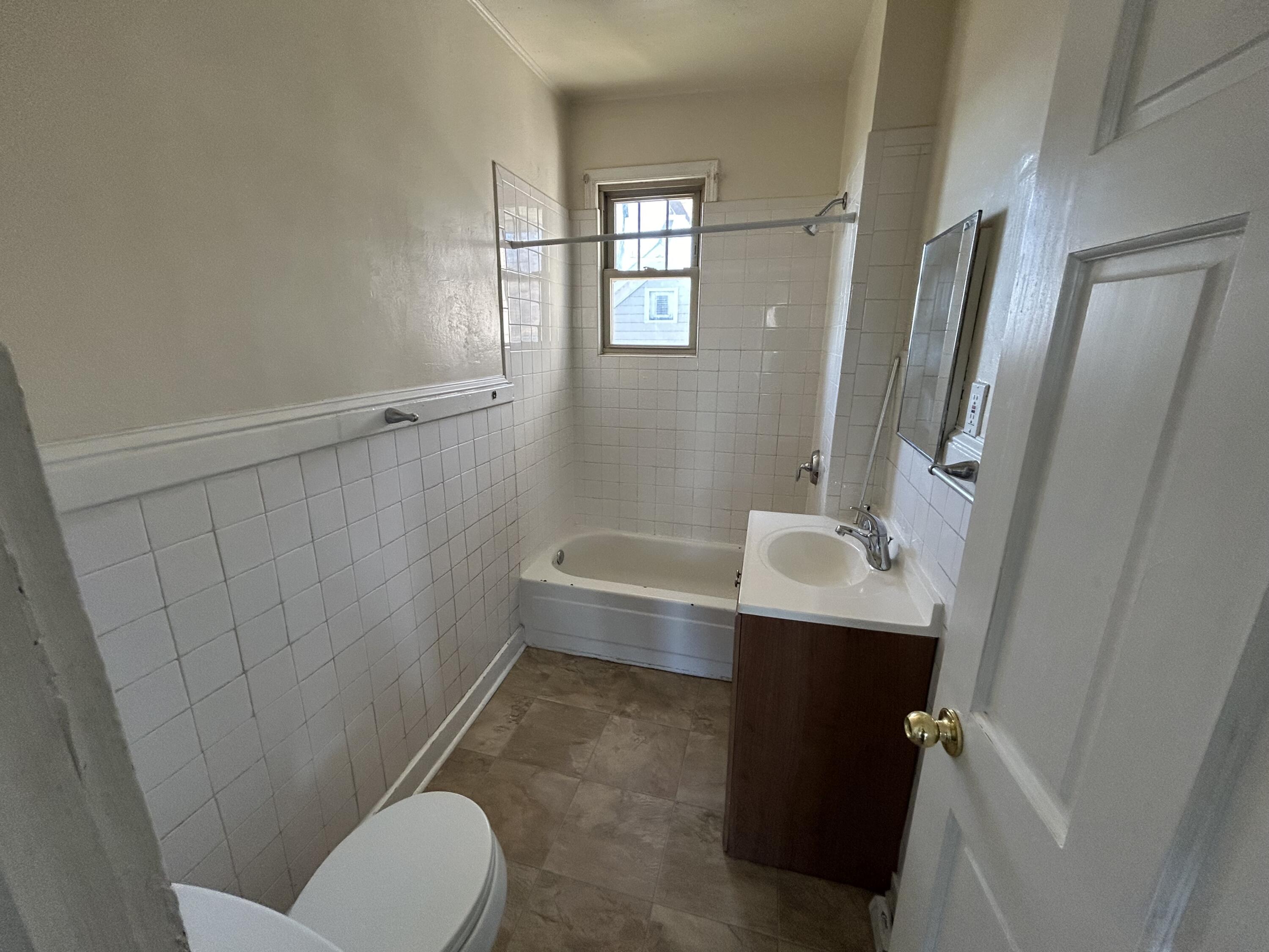 1533 Winslow Street Racine, WI 53404 - Photo 27 of 35 Unit #3 - Bathroom