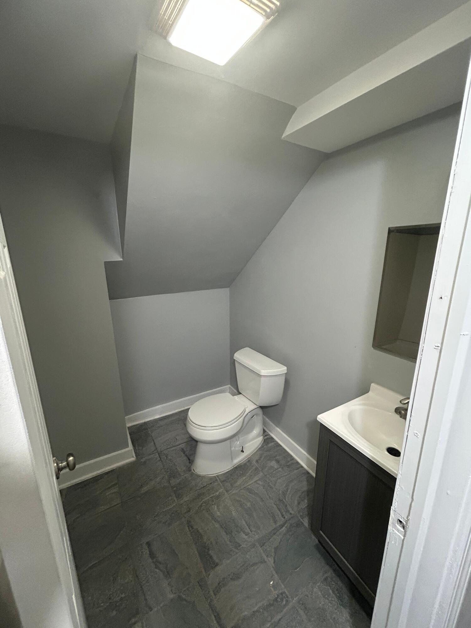1533 Winslow Street Racine, WI 53404 - Photo 34 of 35 Unit #5 - Bathroom