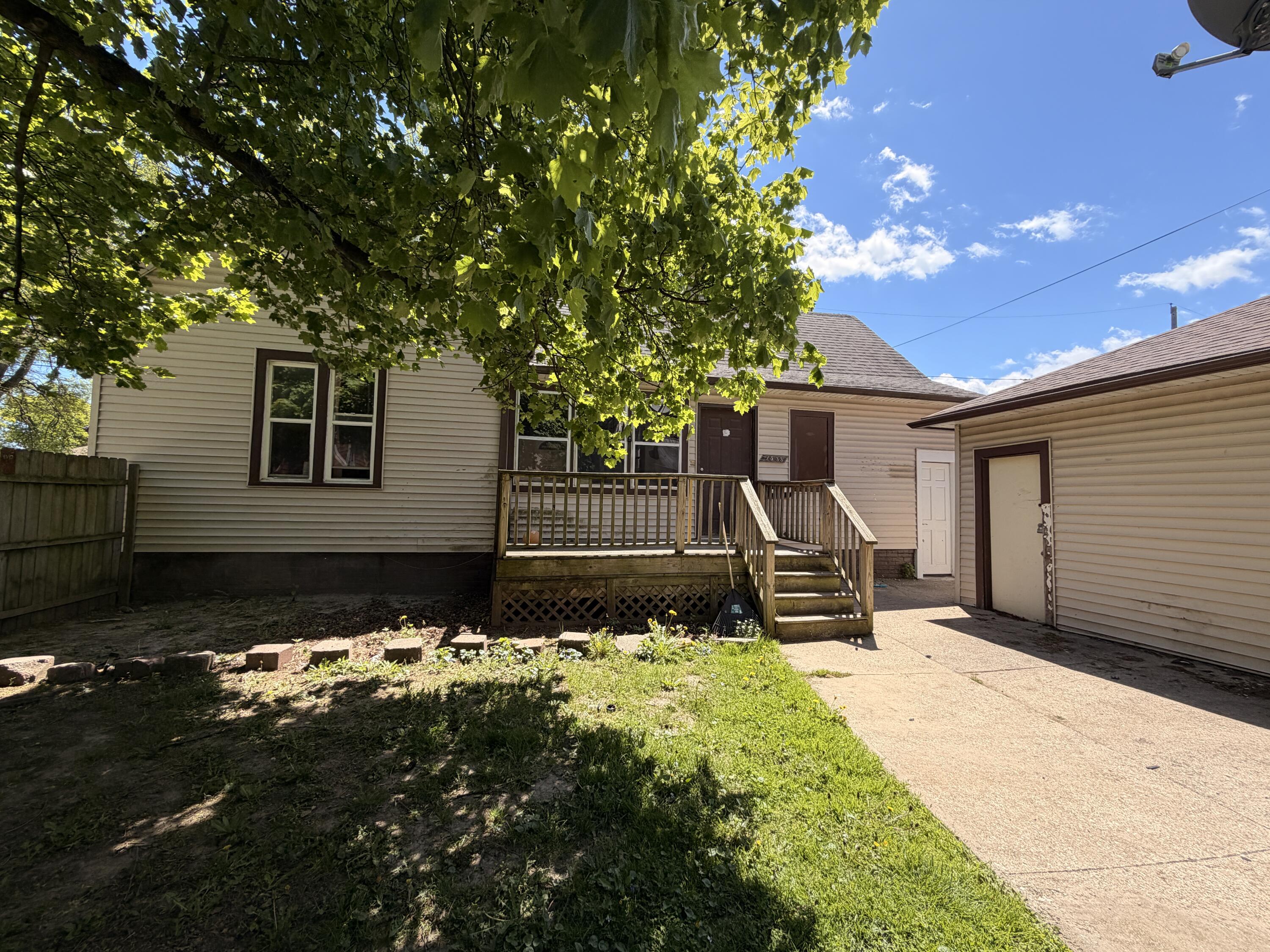 1533 Winslow Street Racine, WI 53404 - Photo 6 of 35 Single Family House