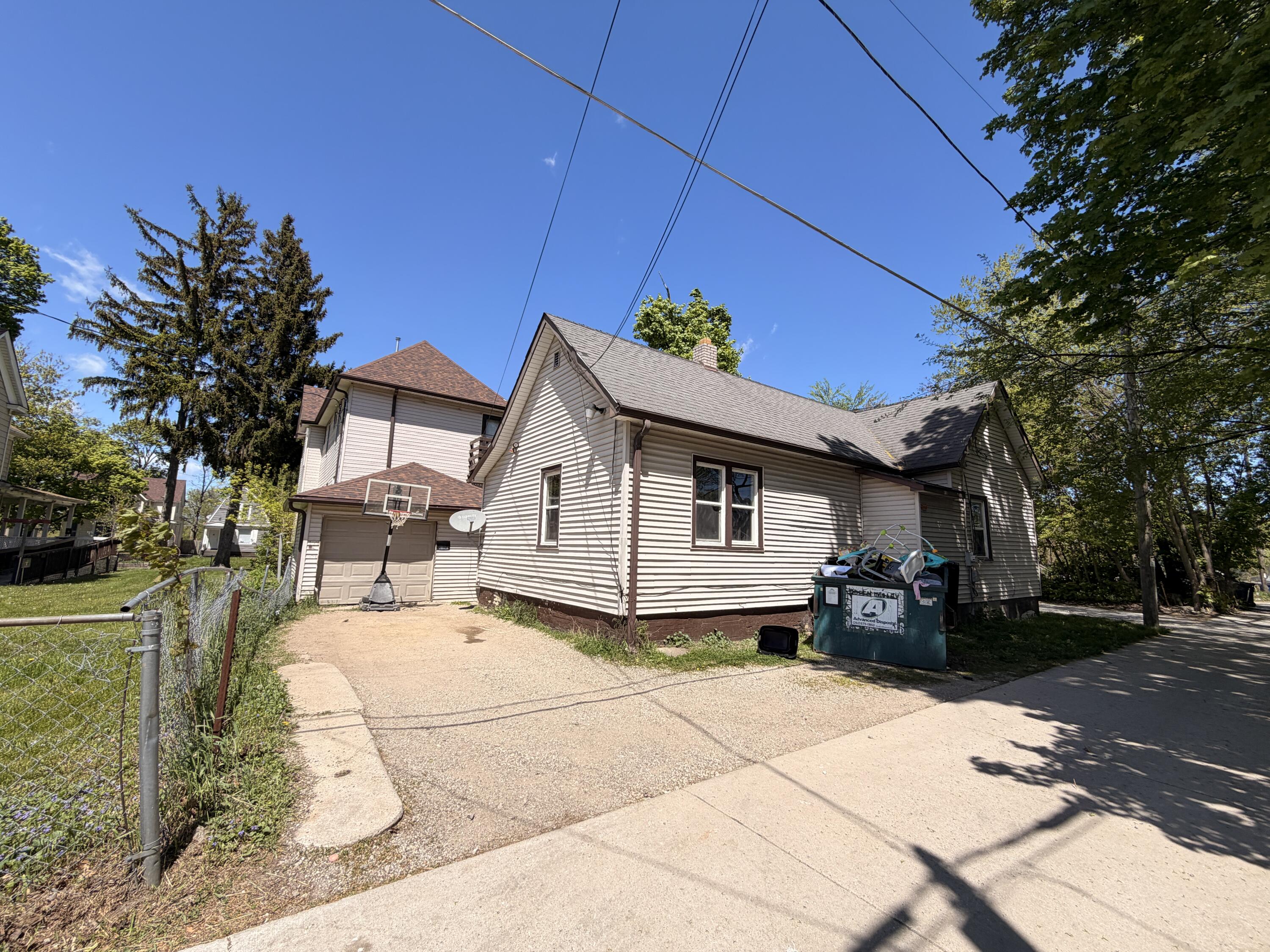 1533 Winslow Street Racine, WI 53404 - Photo 8 of 35 Single Family House/Driveway & Garage