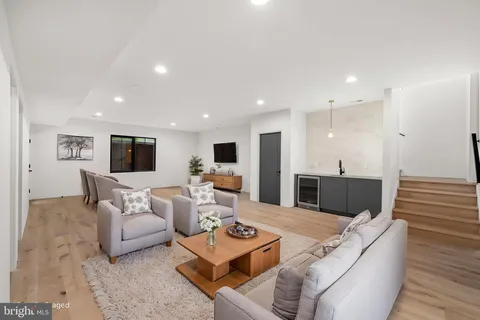 $2,495,000 | 113 James Drive Southwest, Vienna, VA 22180
