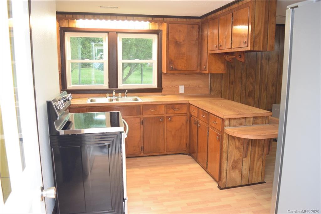 4159 Old Shelby Road Hickory, NC 28602 - Photo 5 of 30 Gallery Image 5