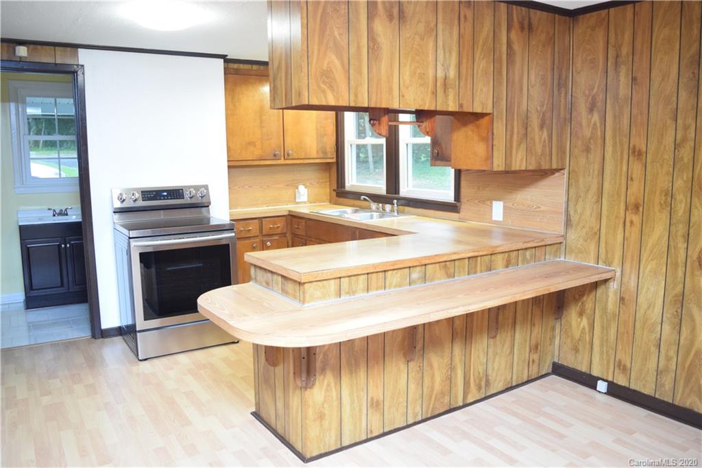 4159 Old Shelby Road Hickory, NC 28602 - Photo 7 of 30 Gallery Image 7