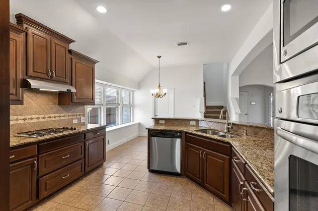 an empty room with windows and ceiling fan