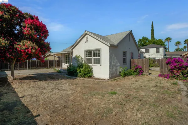 $319,888 | 504 Roselawn Avenue, Modesto, CA 95351
