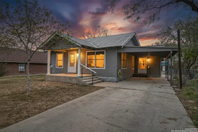 $179,000 | 214 West Frio Street, Uvalde, TX 78801