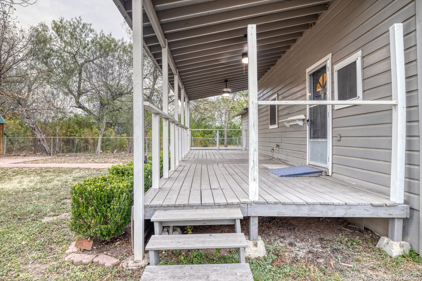 214 West Frio Street Uvalde, TX 78801 - Photo 23 of 35