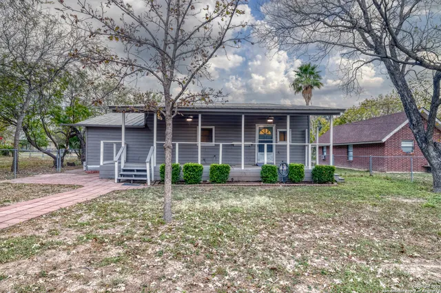 $179,000 | 214 West Frio Street, Uvalde, TX 78801