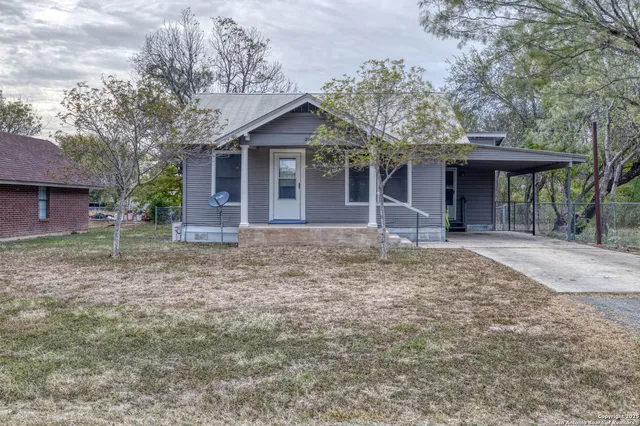 $179,000 | 214 West Frio Street, Uvalde, TX 78801