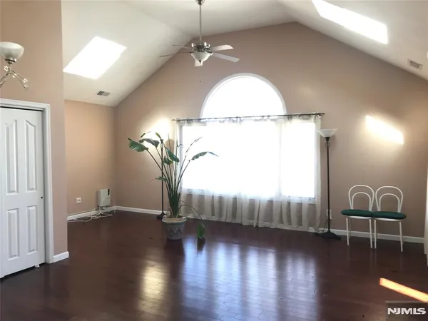 $3,200 | 410 Lafayette Avenue, Unit 2, Cliffside Park, NJ 07010