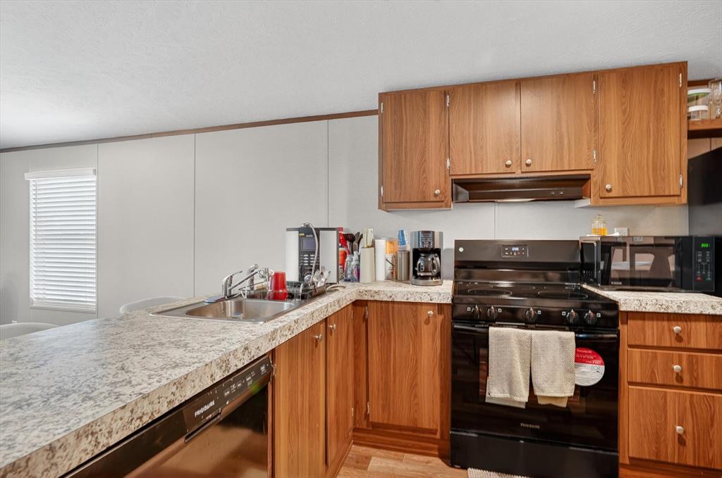 9705 Nolan Rnch Loop Godley, TX 76044 - Photo 11 of 40 dishwasher and sink in bar