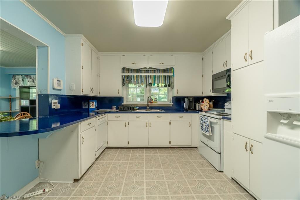 416 Cory Road High Point, NC 27265 - Photo 6 of 21 Kitchen