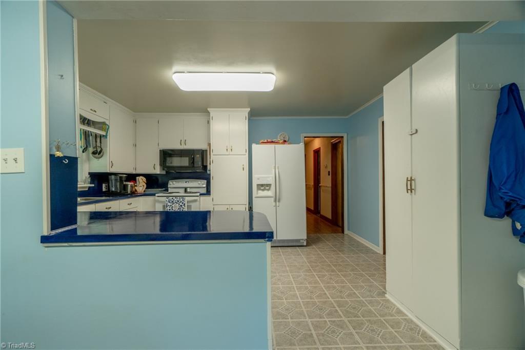 416 Cory Road High Point, NC 27265 - Photo 7 of 21 Kitchen