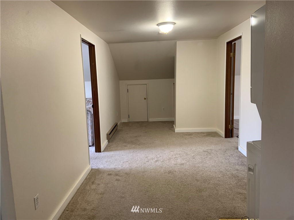 129 Wells Avenue North Renton, WA 98057 - Photo 20 of 29 a view of a hallway