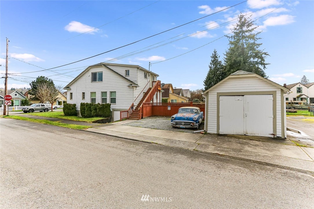 129 Wells Avenue North Renton, WA 98057 - Photo 3 of 29 a view of a car in front of a house