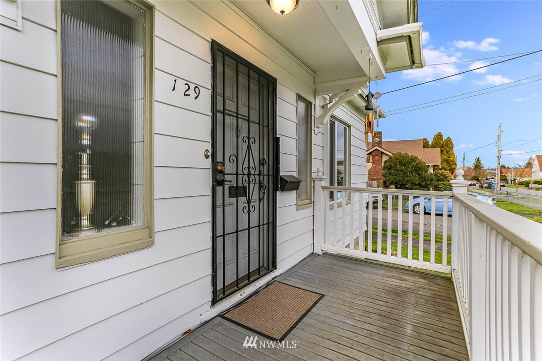 129 Wells Avenue North Renton, WA 98057 - Photo 4 of 29 a view of a brick house with a large window