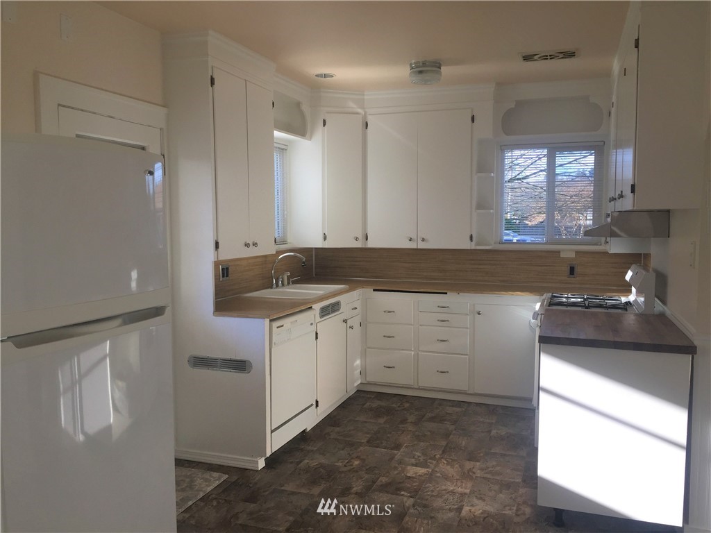 129 Wells Avenue North Renton, WA 98057 - Photo 8 of 29 a kitchen with a sink and cabinets