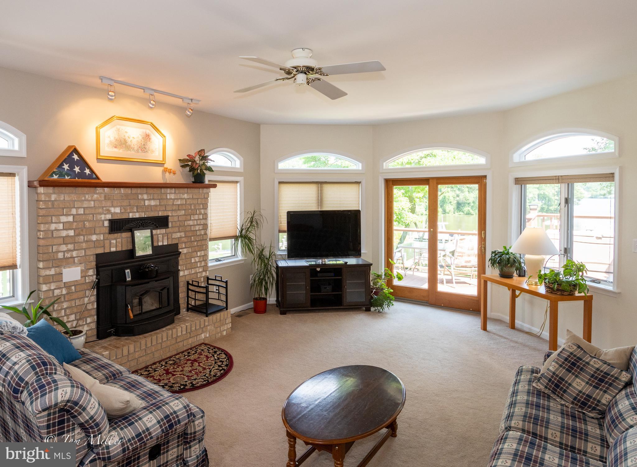 813 Cedar Grove Road Baltimore, MD 21221 - Photo 14 of 65 View of Living room features W/W Carpet