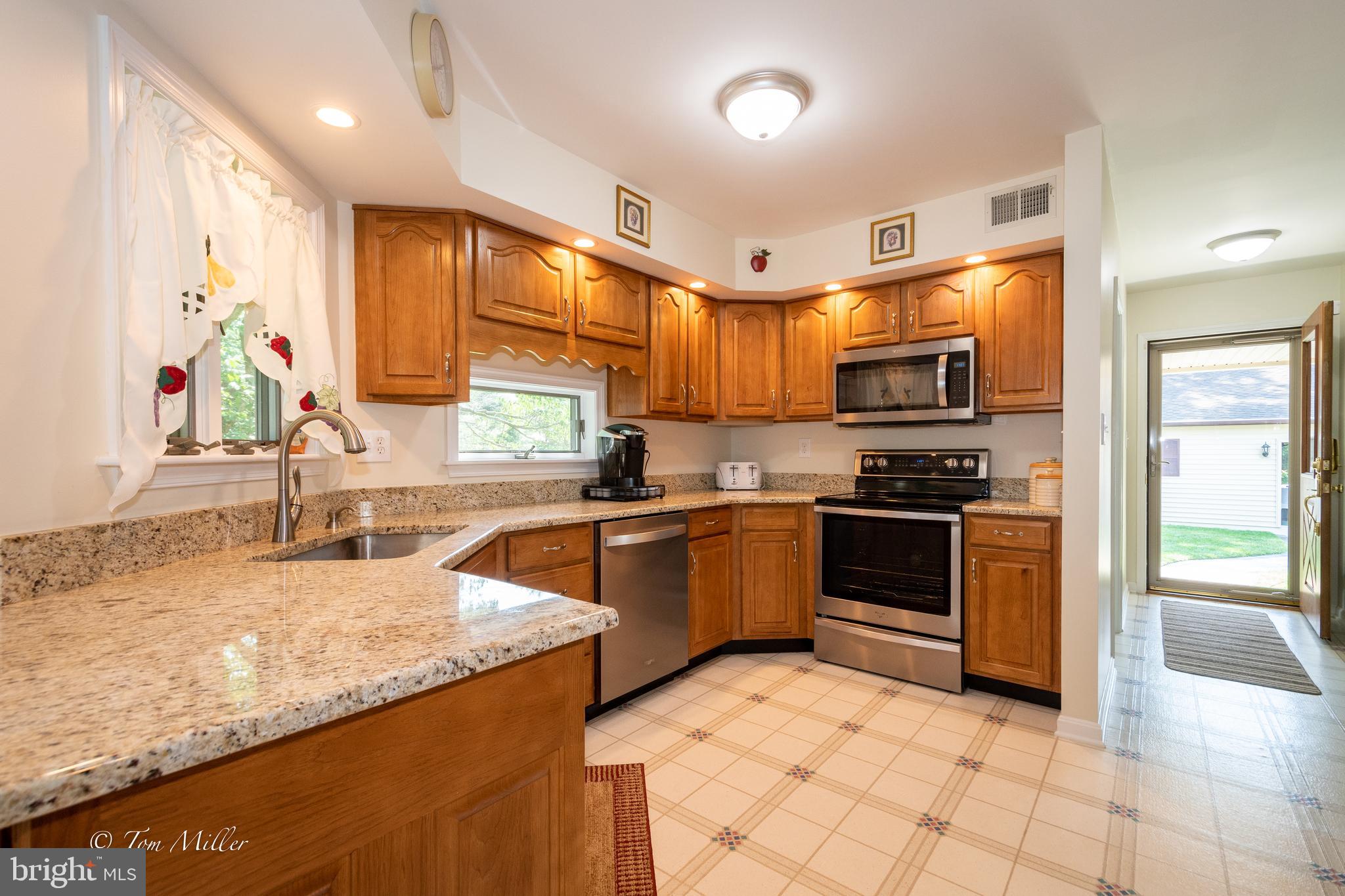 813 Cedar Grove Road Baltimore, MD 21221 - Photo 9 of 65 Kitchen with Granite Counters