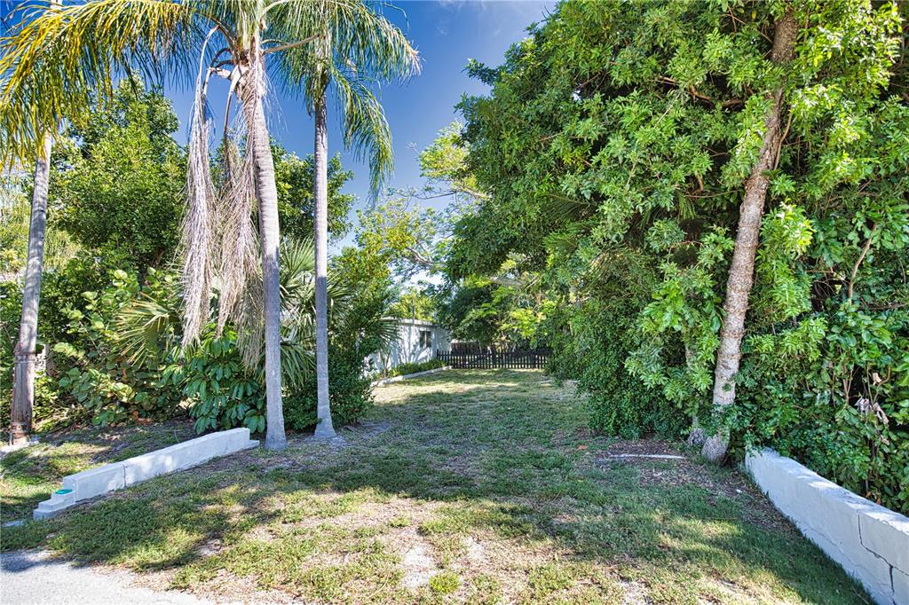 650 Edwards Street Englewood, FL 34223 - Photo 3 of 54