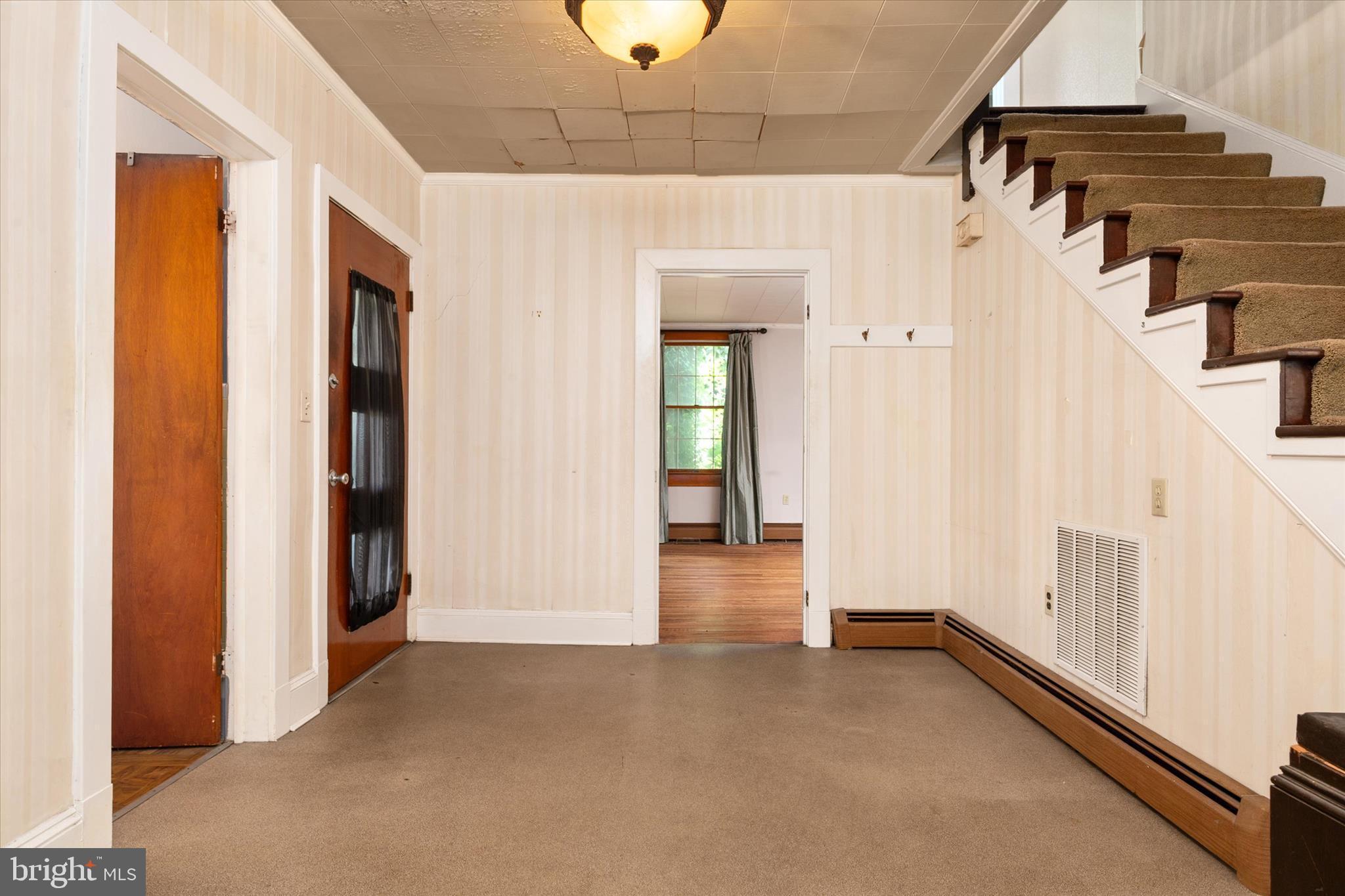 818 Annapolis Road Gambrills, MD 21054 - Photo 2 of 29 Foyer