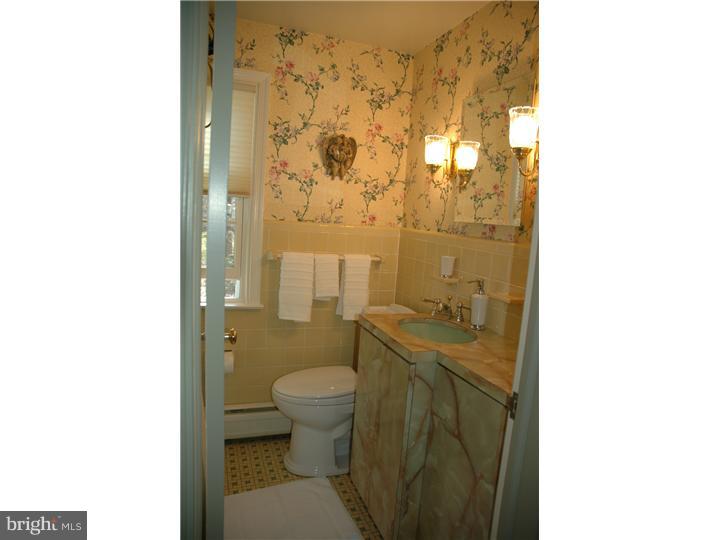 537 Mount View Road Berwyn, PA 19312 - Photo 11 of 17