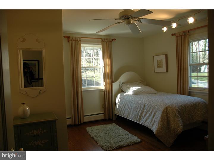 537 Mount View Road Berwyn, PA 19312 - Photo 12 of 17