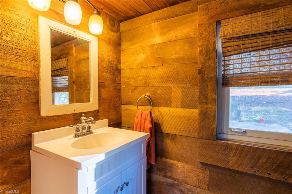 590 Weaver Road Lexington, NC 27295 - Photo 34 of 43 Gallery Image 34