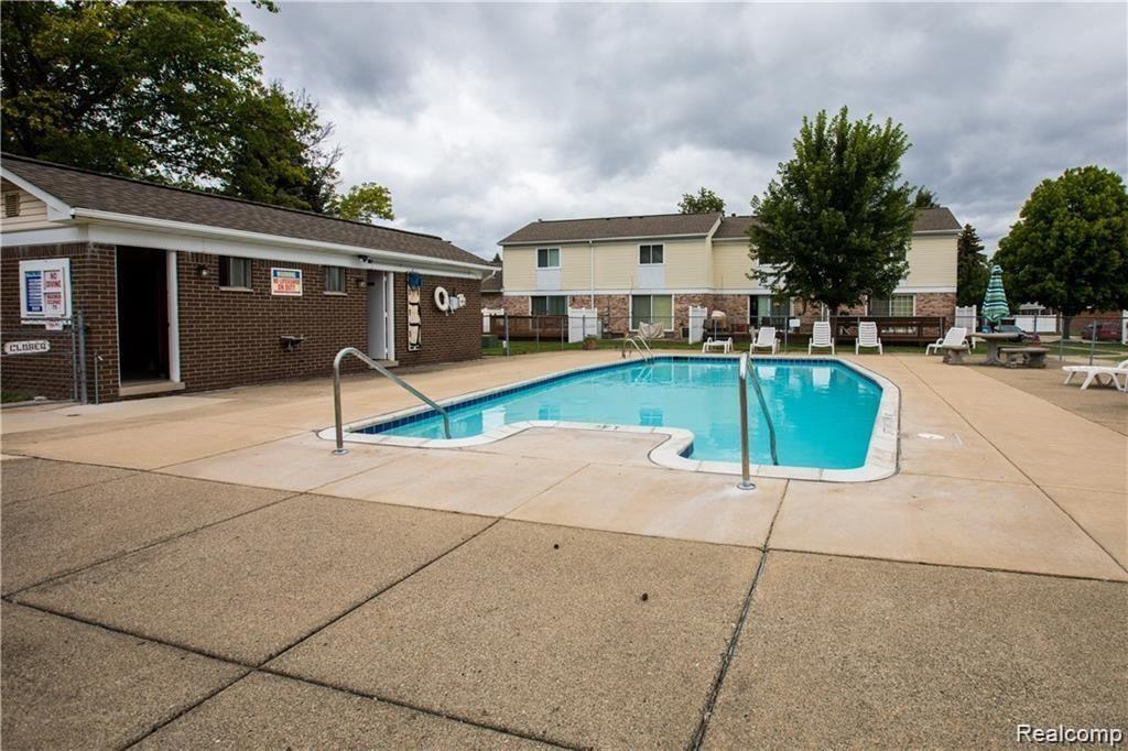 12787 Ronda Drive Southgate, MI 48195 - Photo 4 of 27